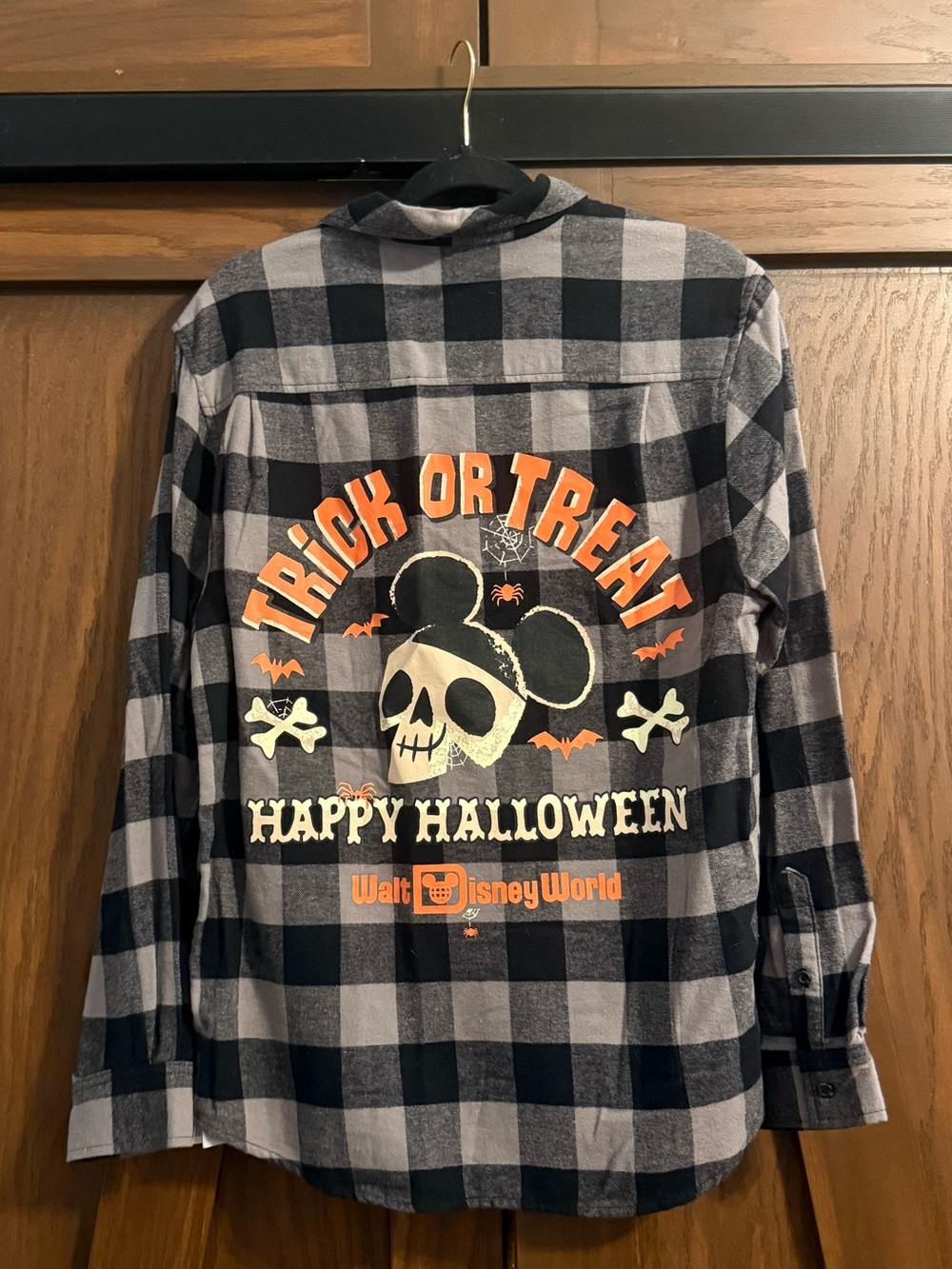 DisneyWorld Happy Halloween Trick or Treat Plaid Flannel Shirt Mens M Skull NWOT